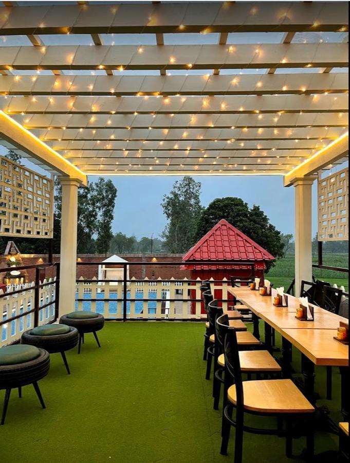 Yashmay Villa Club & Resort Gonda ภายนอก รูปภาพ
