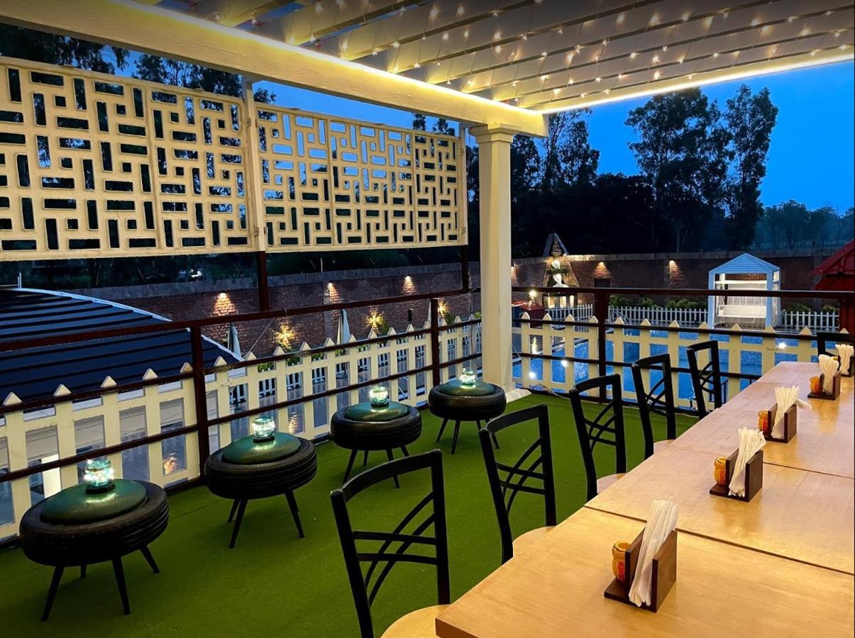 Yashmay Villa Club & Resort Gonda ภายนอก รูปภาพ
