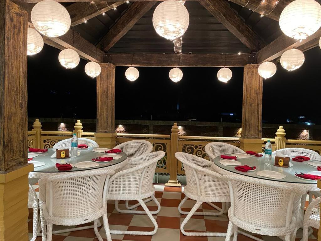 Yashmay Villa Club & Resort Gonda ภายนอก รูปภาพ