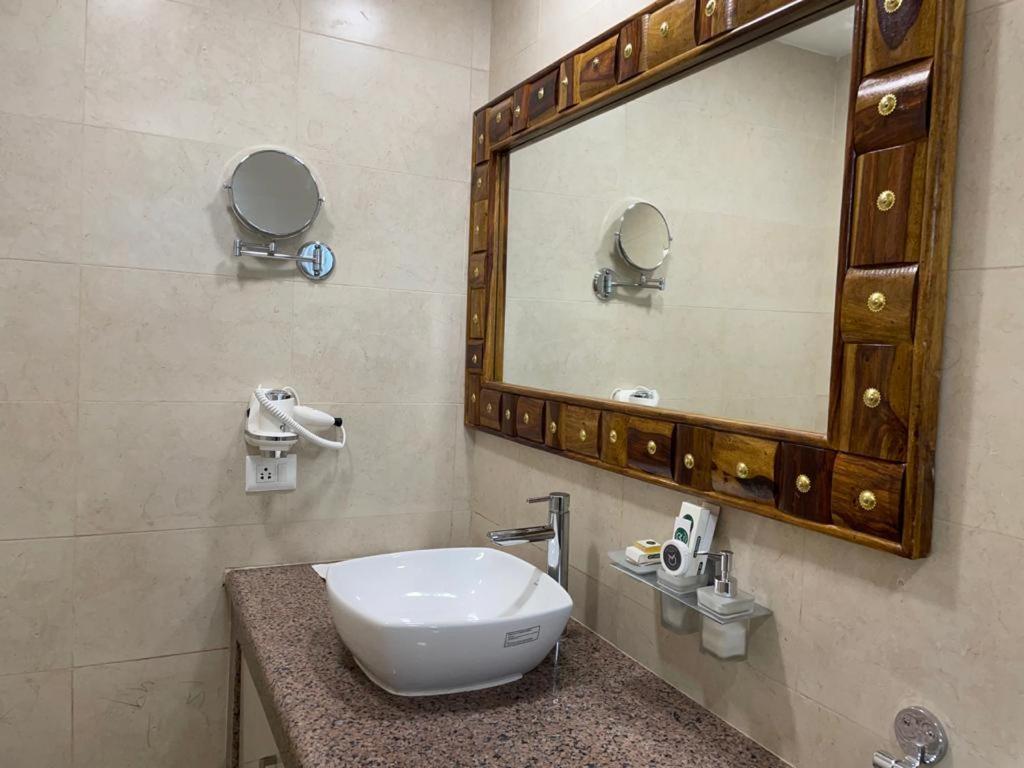 Yashmay Villa Club & Resort Gonda ภายนอก รูปภาพ